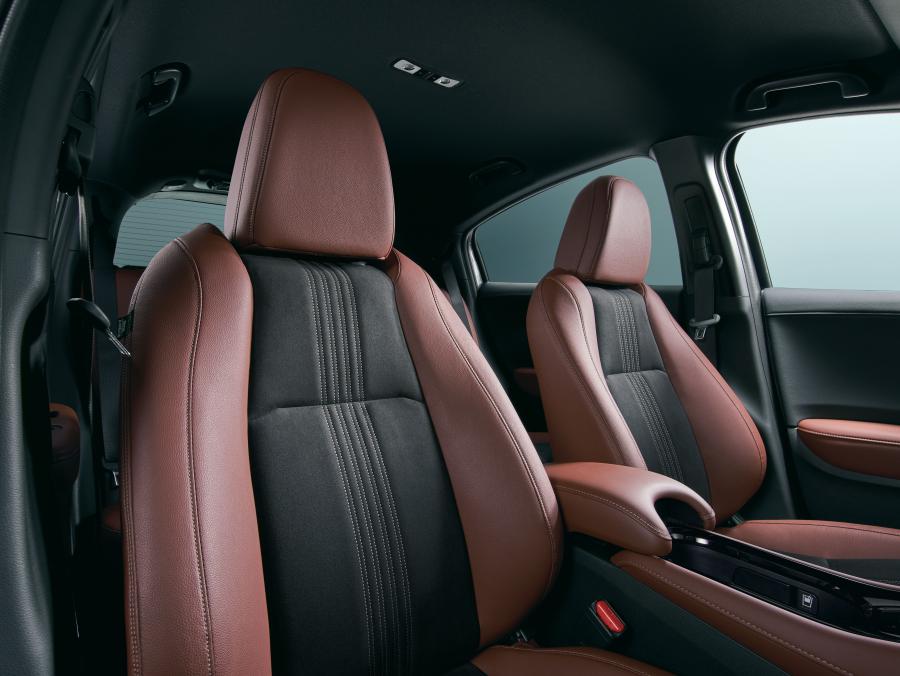 Интерьер Honda Vezel Touring 2019 года  (JP) (фото 16 из 16)